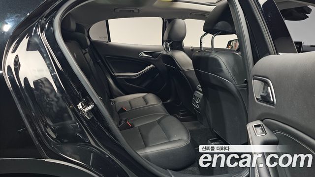 Mercedes-Benz GLA-Class 2018 — photo 17