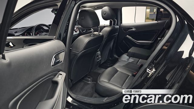 Mercedes-Benz GLA-Class 2018 — photo 18