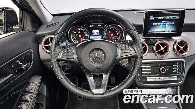 Mercedes-Benz GLA-Class 2018 — photo 19
