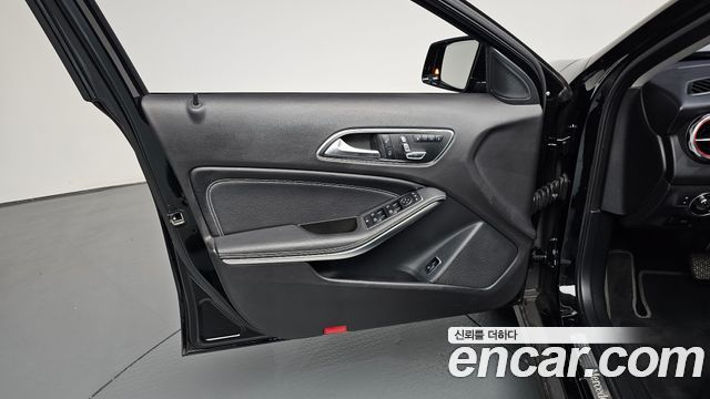 Mercedes-Benz GLA-Class 2018 — photo 14