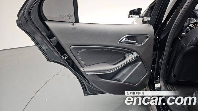 Mercedes-Benz GLA-Class 2018 — photo 15