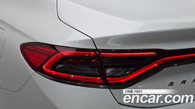 Hyundai Grandeur 2017 — photo 9