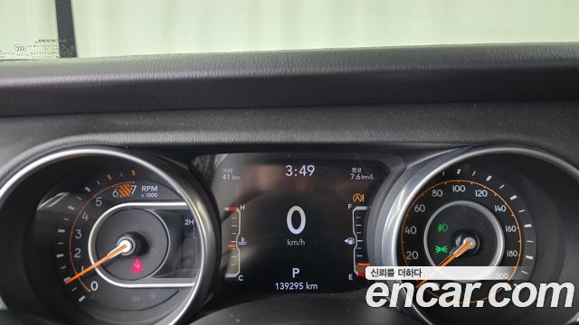 Jeep Wrangler 2018 — photo 11