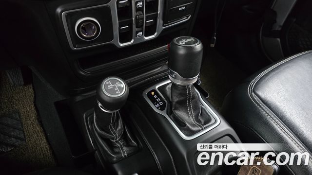 Jeep Wrangler 2018 — photo 12