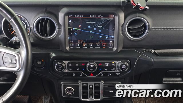 Jeep Wrangler 2018 — photo 18