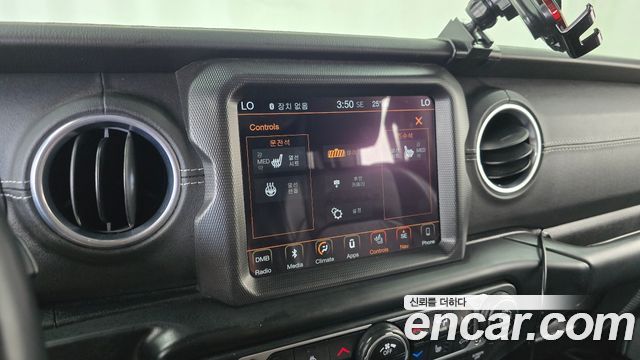 Jeep Wrangler 2018 — photo 21