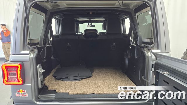 Jeep Wrangler 2018 — photo 24
