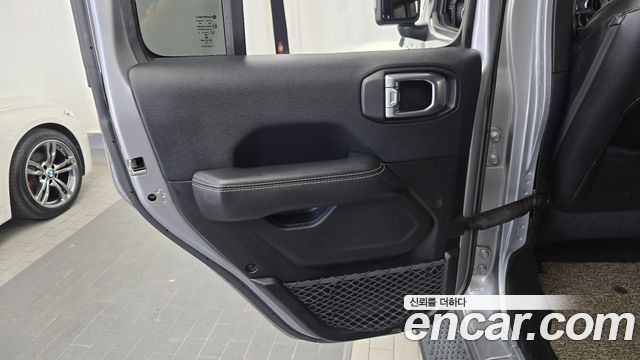 Jeep Wrangler 2018 — photo 15