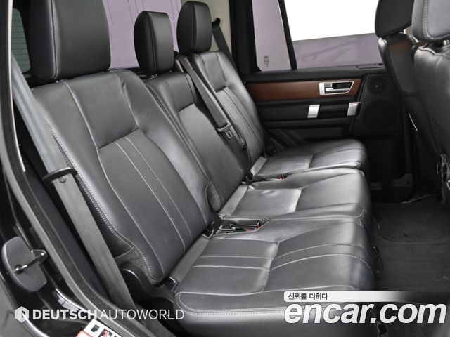 Land Rover Discovery 2016 — photo 11