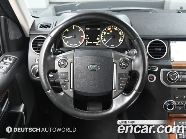 Land Rover Discovery 2016 — photo 12
