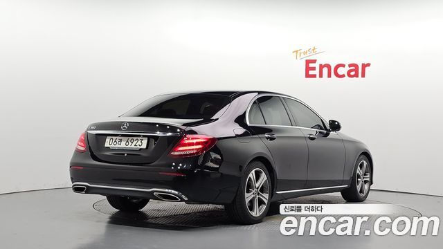 Mercedes-Benz E-Class 2019 — photo 2