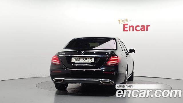 Mercedes-Benz E-Class 2019 — photo 4