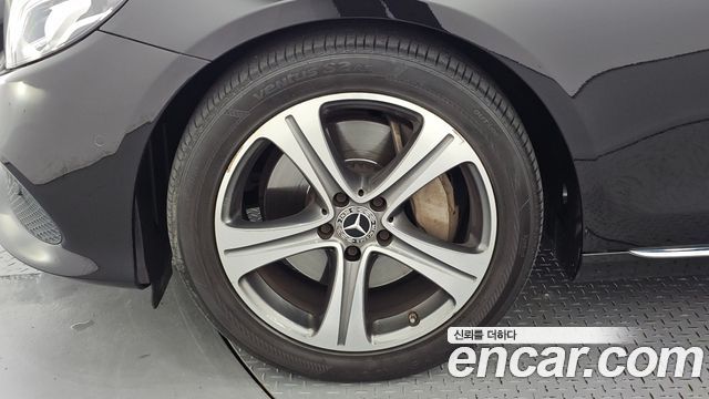 Mercedes-Benz E-Class 2019 — photo 5