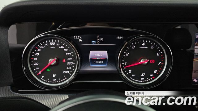 Mercedes-Benz E-Class 2019 — photo 8