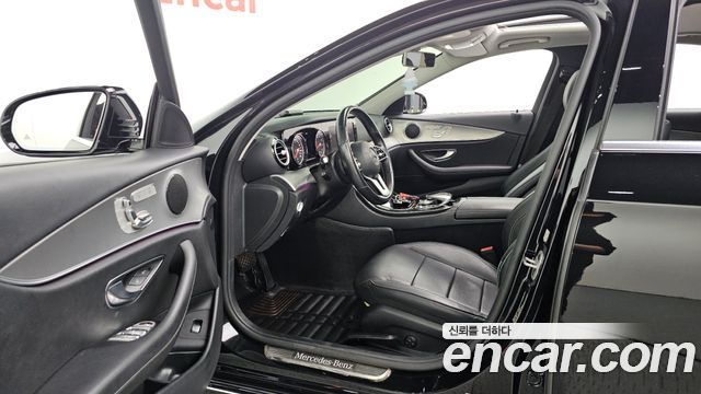 Mercedes-Benz E-Class 2019 — photo 10