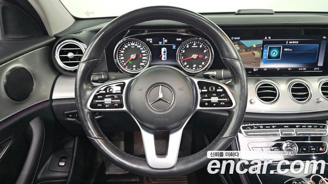 Mercedes-Benz E-Class 2019 — photo 11