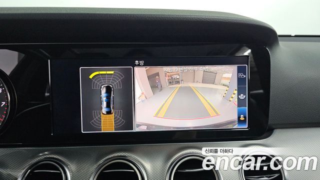 Mercedes-Benz E-Class 2019 — photo 13