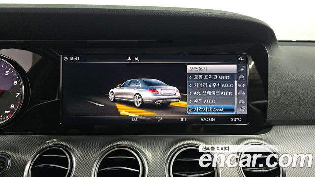 Mercedes-Benz E-Class 2019 — photo 14