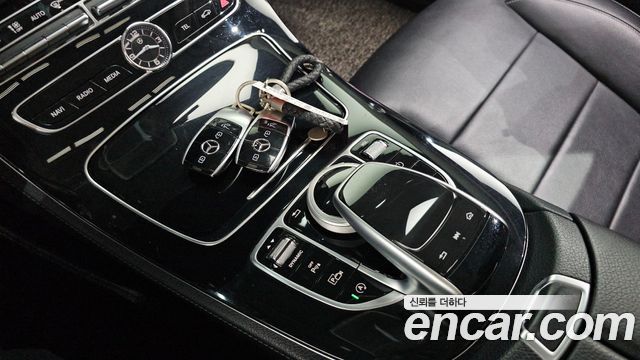 Mercedes-Benz E-Class 2019 — photo 16