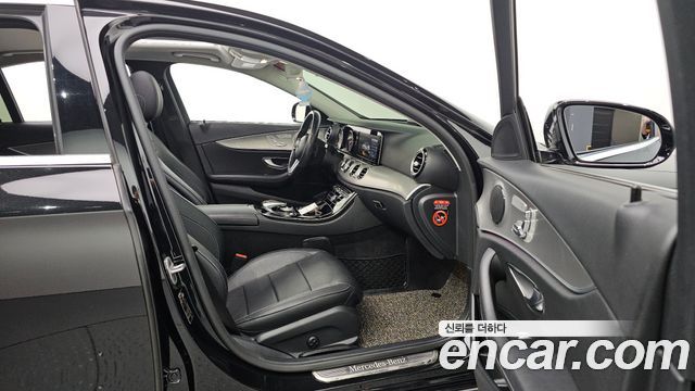 Mercedes-Benz E-Class 2019 — photo 18