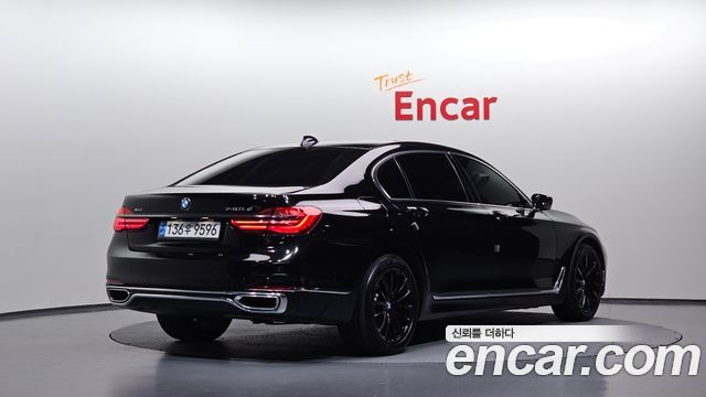 BMW 7-Series 2016 — photo 2