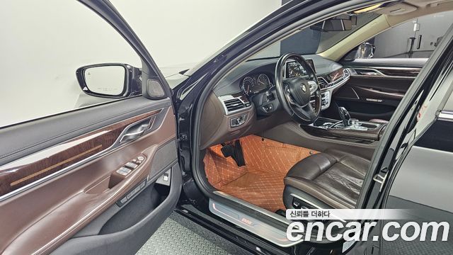 BMW 7-Series 2016 — photo 10