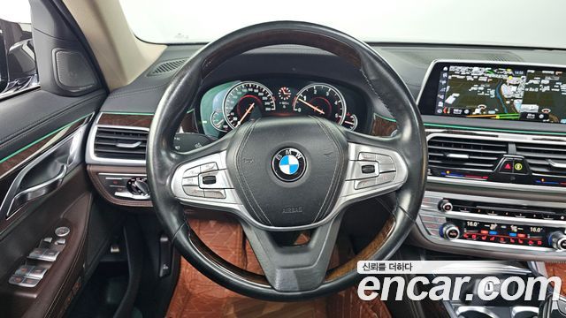 BMW 7-Series 2016 — photo 12