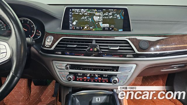 BMW 7-Series 2016 — photo 14