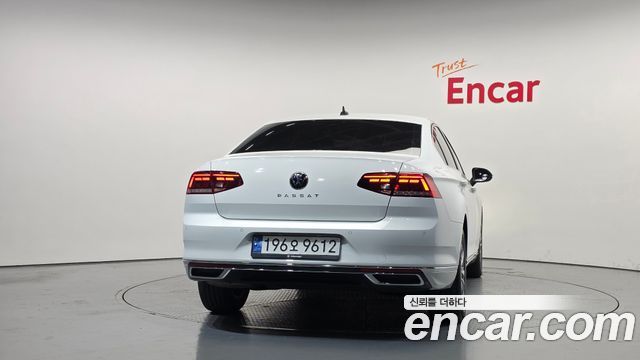 Volkswagen Passat 2022 — photo 4