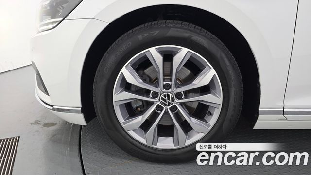 Volkswagen Passat 2022 — photo 5