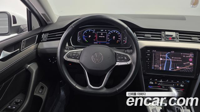 Volkswagen Passat 2022 — photo 19