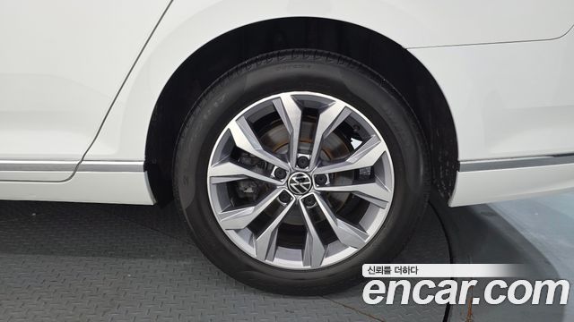Volkswagen Passat 2022 — photo 7