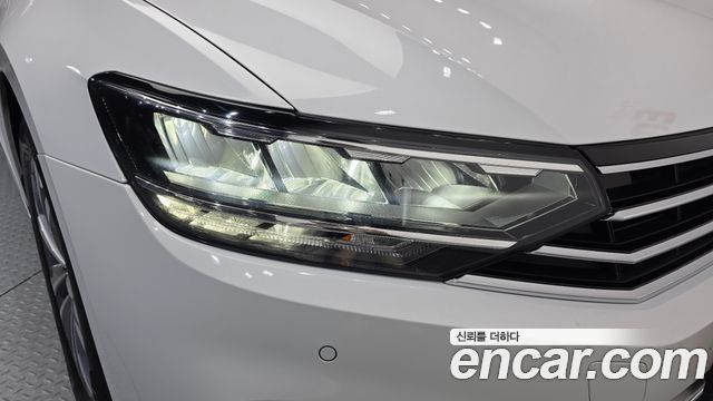 Volkswagen Passat 2022 — photo 8