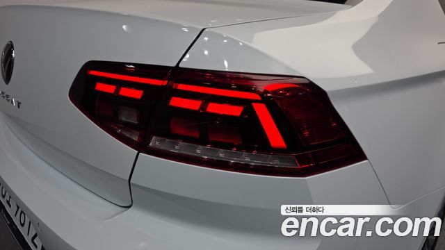 Volkswagen Passat 2022 — photo 9