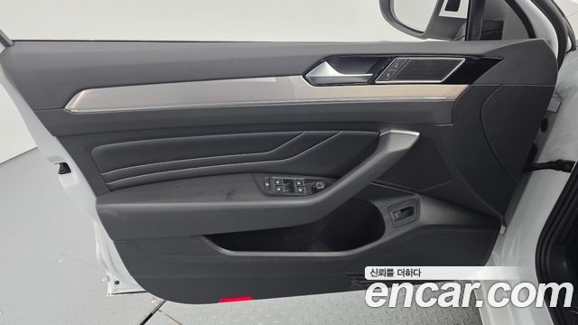 Volkswagen Passat 2022 — photo 14