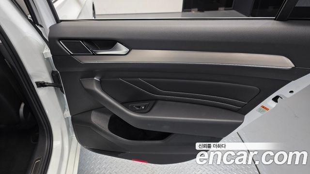 Volkswagen Passat 2022 — photo 15
