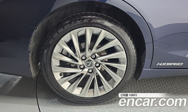 Lexus ES 2019 — photo 5