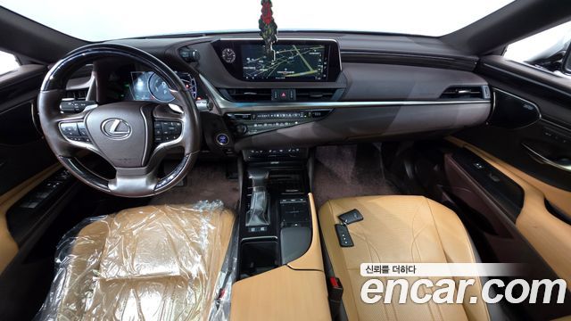 Lexus ES 2019 — photo 10