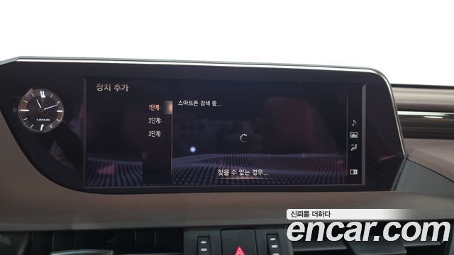 Lexus ES 2019 — photo 33