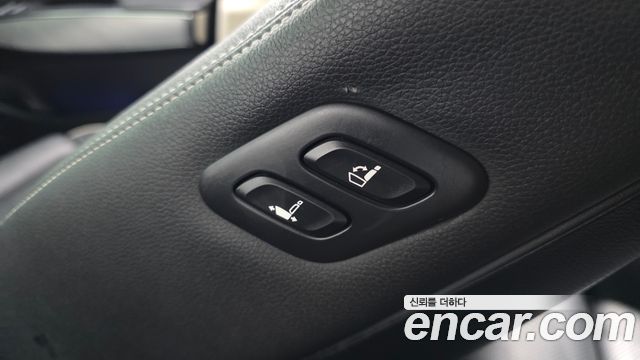 Genesis GV70 2022 — photo 24