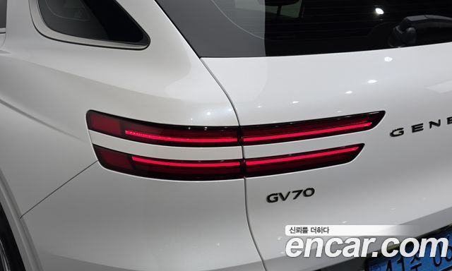 Genesis GV70 2022 — photo 9