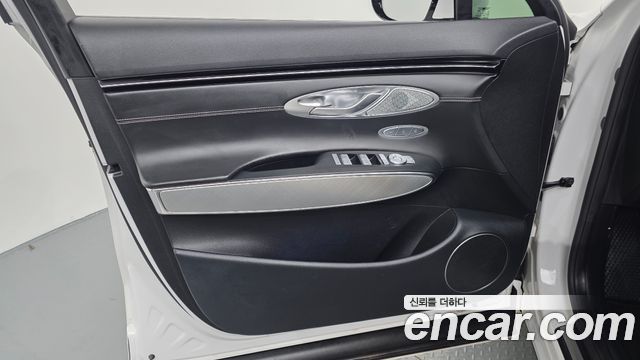 Genesis GV70 2022 — photo 14