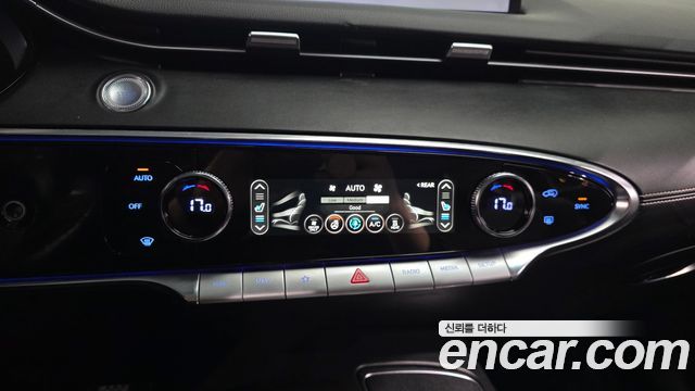 Genesis GV70 2022 — photo 33