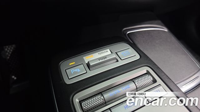 Genesis GV70 2022 — photo 34
