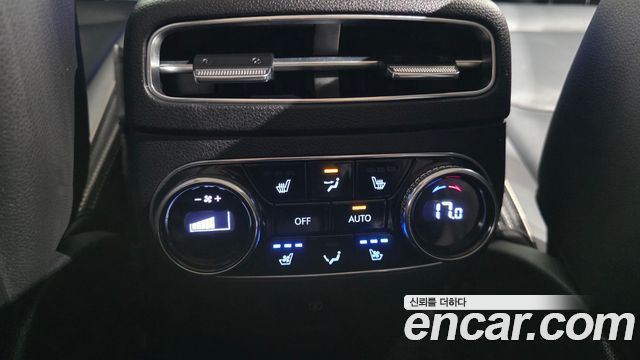 Genesis GV70 2022 — photo 35