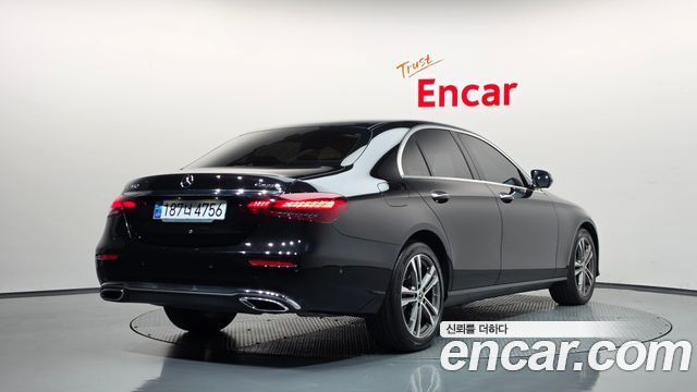 Mercedes-Benz E-Class 2022 — photo 2