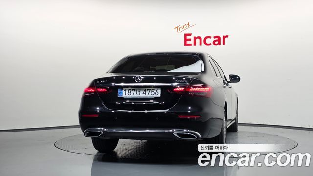 Mercedes-Benz E-Class 2022 — photo 4
