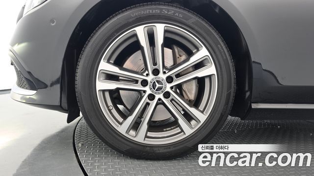 Mercedes-Benz E-Class 2022 — photo 5