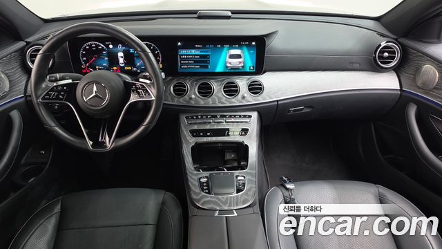 Mercedes-Benz E-Class 2022 — photo 10