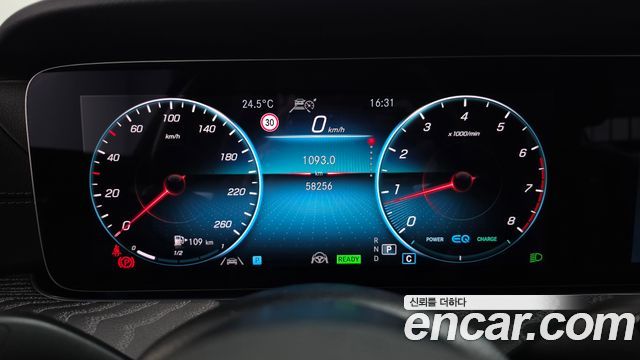 Mercedes-Benz E-Class 2022 — photo 11